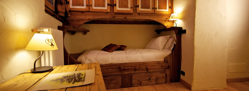 La camera Ontani del Bed and Breakfast A Barma Drola di Brusson, in Val d'Ayas