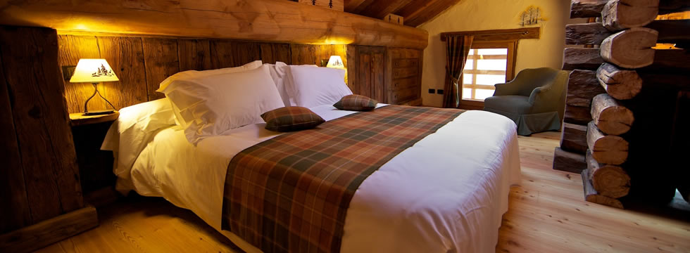 La camera Larici del Bed and Breakfast A Barma Drola di Brusson